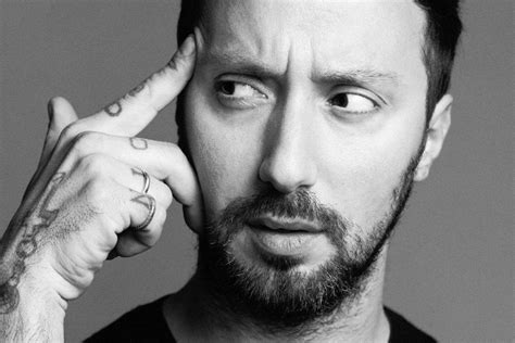 L’interview exclusive d’Anthony Vaccarello, nouveau directeur .